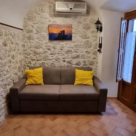 Casa Alessandro アパート Pacentro